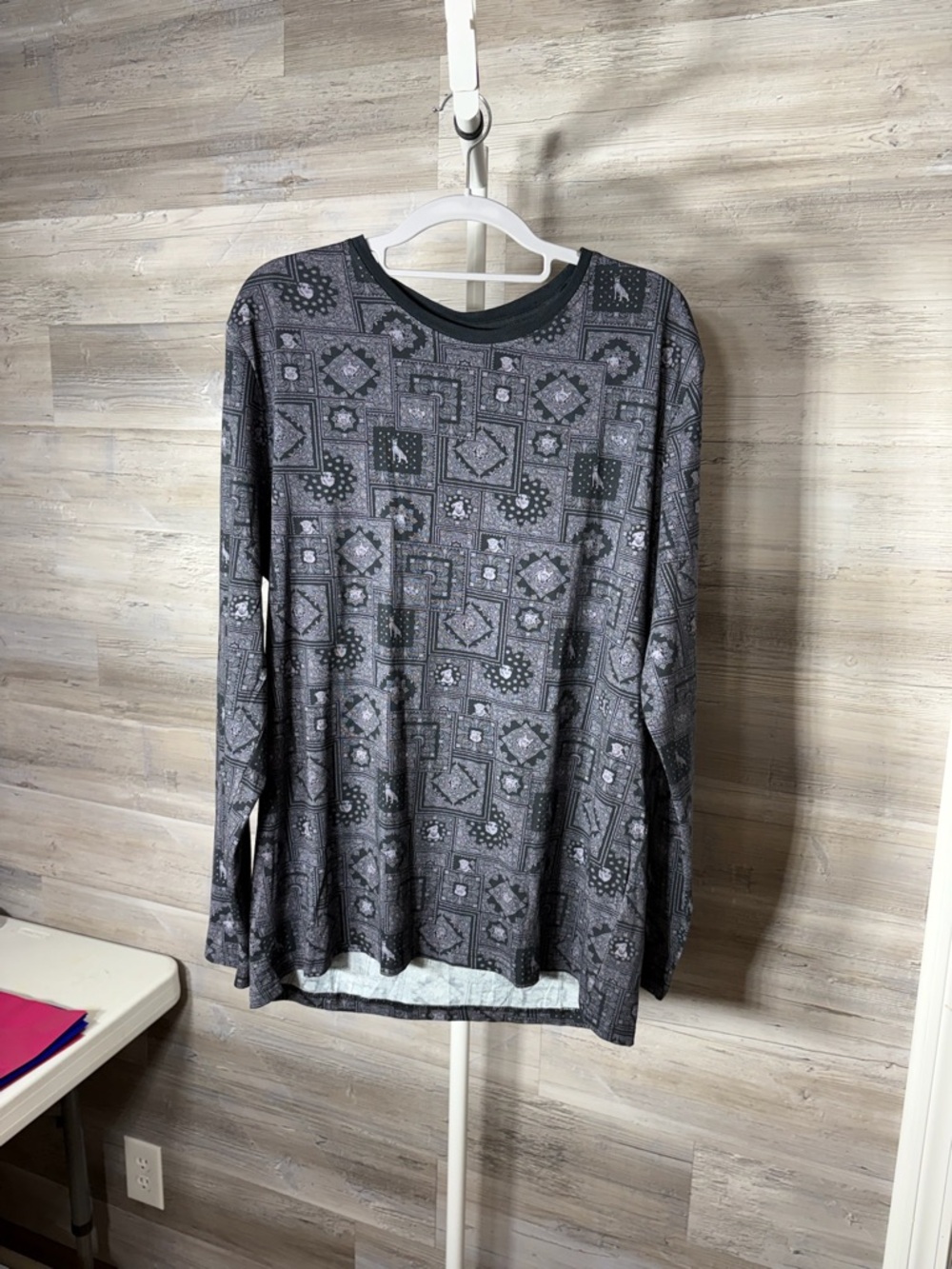 Men's Long Sleeve Crewneck Shirt - Dark Gray Geometric Print 1902